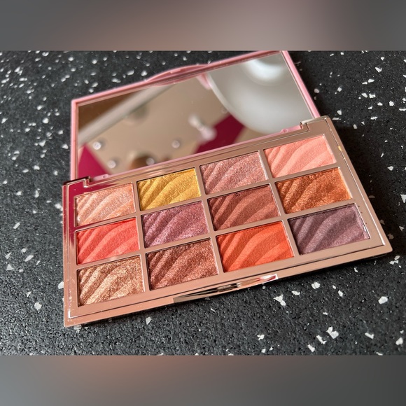 CIATÉ LONDON | Velvet Eyeshadow Palette - Picture 6 of 6